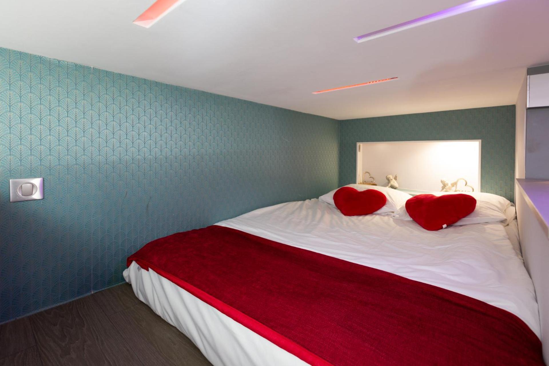 Gites Spa Strasbourg - Studio Romantique, Jacuzzi, Sauna, Terrasse Privee Furdenheim エクステリア 写真