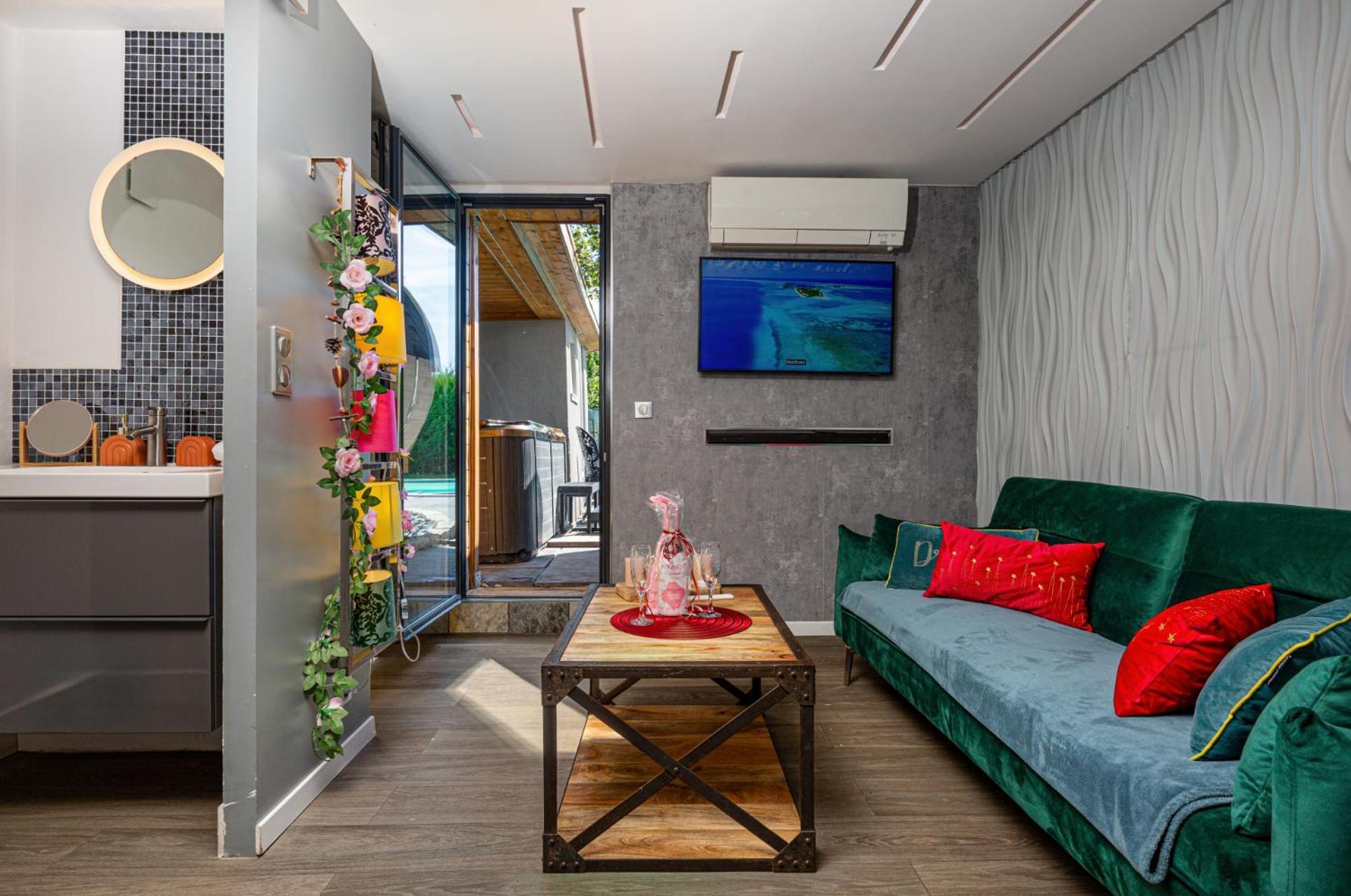 Gites Spa Strasbourg - Studio Romantique, Jacuzzi, Sauna, Terrasse Privee Furdenheim エクステリア 写真